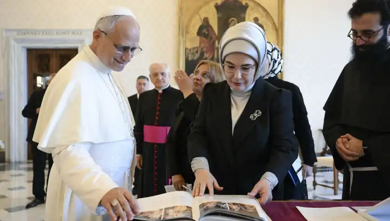 Emine Erdoğan ve Papa Leo: Gazze Krizi Üzerine Tarihi Görüşme