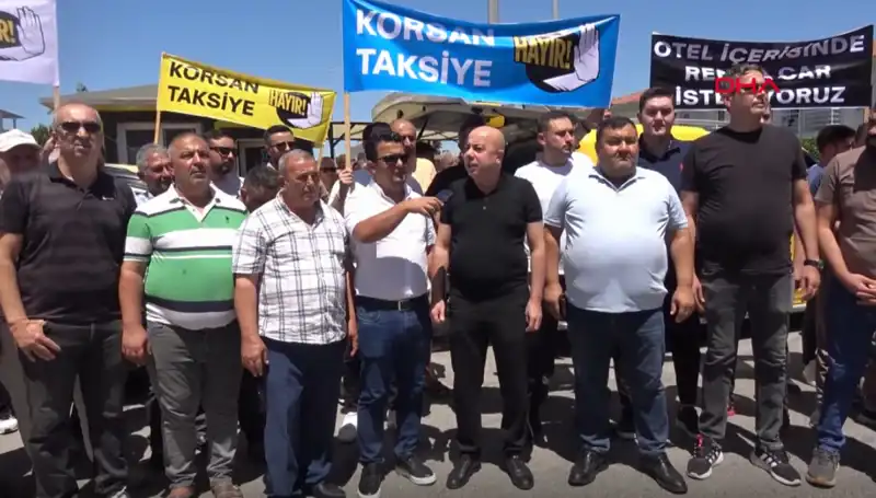 Belek'te Taksiciler Aylardır Süren Sorunlar Nedeniyle Kontak Kapatma Eylemi Yaptı