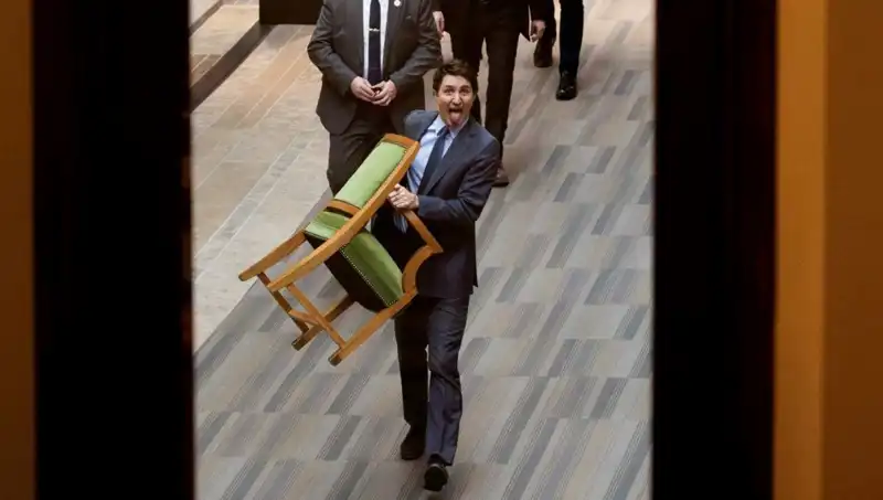 Trudeau, Hükümet Sandalyelerini de Alıp Gitti: Halktan Son Çaldı mı?