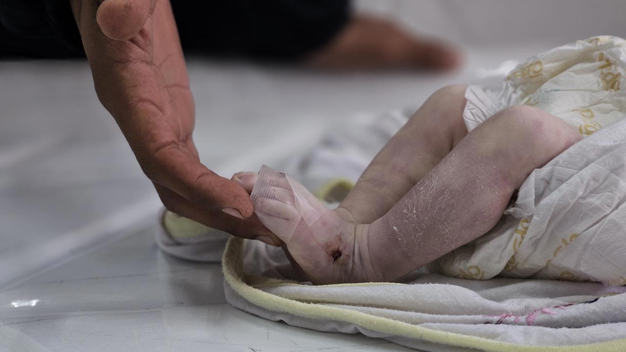 Gazze'de acımasız kış: 35 günlük bebek donarak öldü