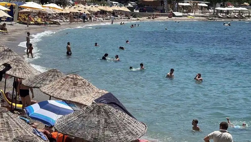 Sıcak Havalar Başladı: Hava Sıcaklığı 36 Dereceye Ulaştı, Sahile Akın Edildi