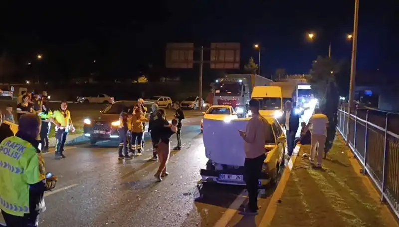 Otoyolda Meydana Gelen Kaza: İkisi Çocuk Dört Yaralı