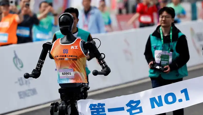 Çinli Robotların Maraton Koşusu: İnsanlarla Yarışıyorlar!