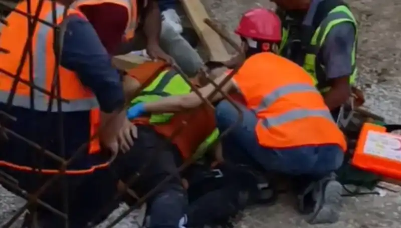 Adana'da İnşaat Kazası: İki İşçi Yaralandı, Detaylar Şok Edici