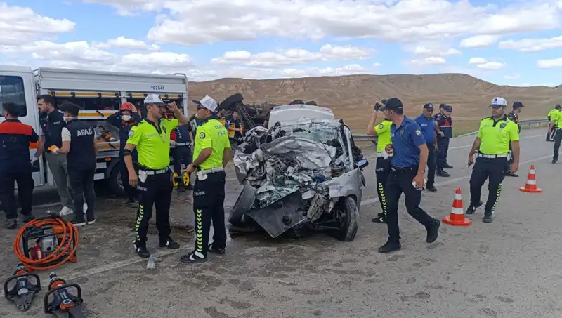 Yozgat'ta Trafik Kazası Şoku: Üç Kişi Hayatını Kaybetti, İki Kişi Yaralı