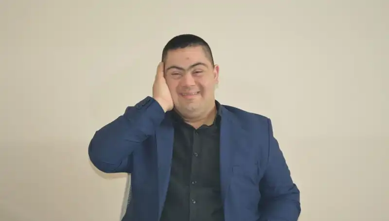 Down Sendromlu Genç Erdinç'in Müzik Tutkusu Hayallerini Gerçekleştiriyor