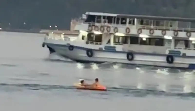Sarıyer’de İki Çocuk Denize Botla Açıldı, Olay Yerinde Neler Yaşandı?
