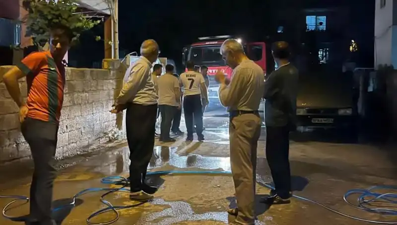 Park Halindeki Araç Yangını, Olay Yeri Korku Dolu Anlara Sahne Oldu