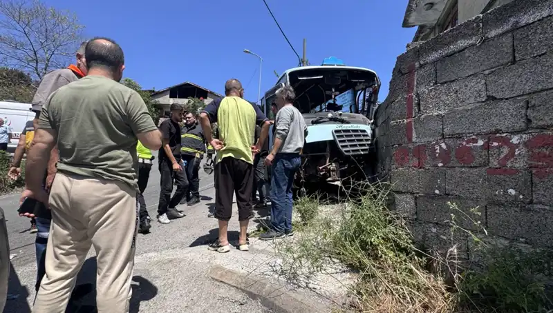 Minibüs Kazasında 14 Kişi Yaralandı: Tüyler Ürperten Anlar