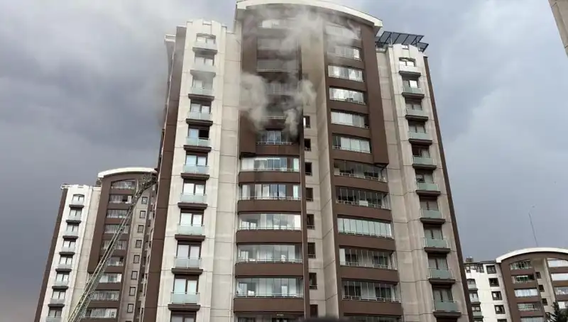 Ankara'da 14 Katlı Bina Yangını: Ekipler Can Pazarı İçin Seferber Oldu