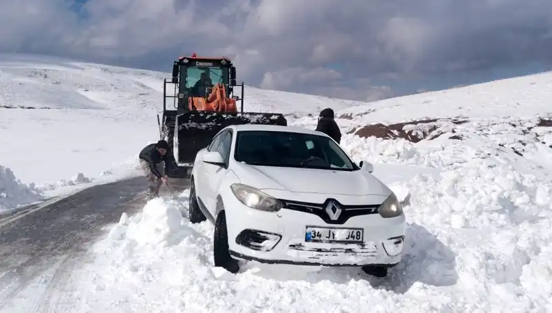 Muş'ta Kar Yasakları: Mahsur Kalan 60 Kişi Kurtarıldı!