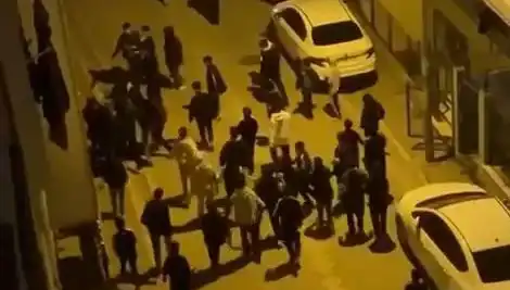 Esenyurt'ta Sopalı Kavga: Gençler Arasında Mahalle Baskını Şoku!