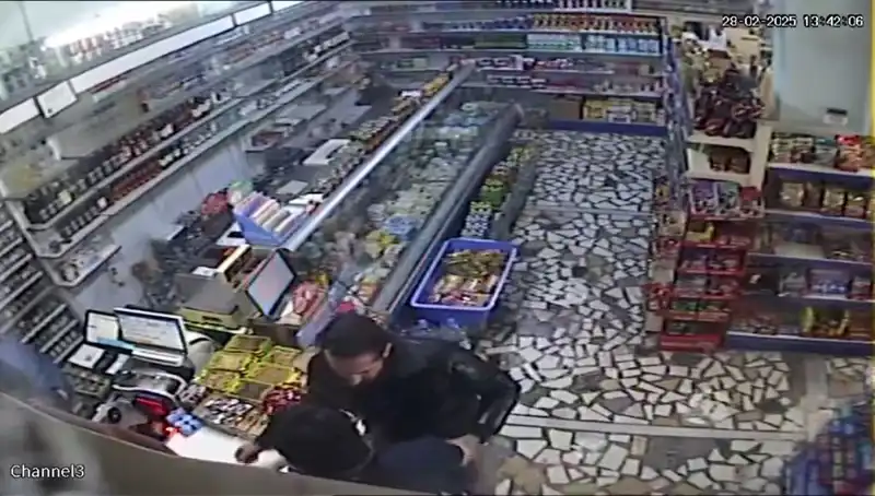 Cezaevi Firarisi Markette Dehşet Saçtı: Bıçak ve Mermer ile Saldırı!