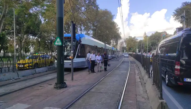 Beyoğlu'nda Tramvay Kazası: Yayaya Çarpan Tramvayın Ardından Neler Oldu?