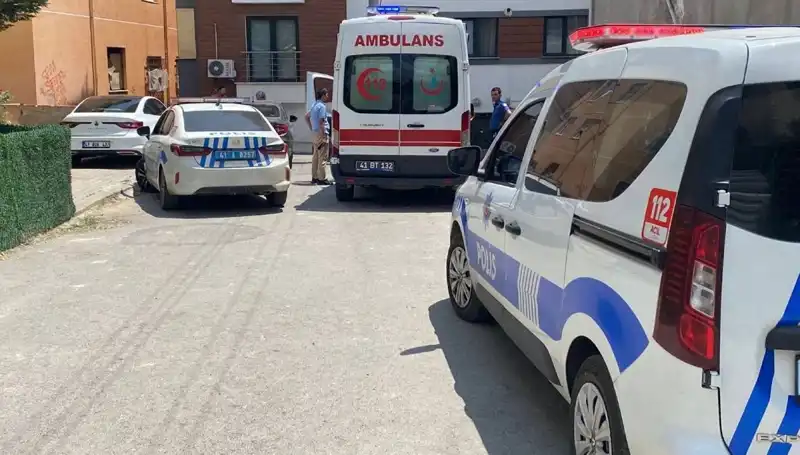 İki Kardeş ve Bir Polis Yaralandı: Bıçaklı Kavganın Detayları