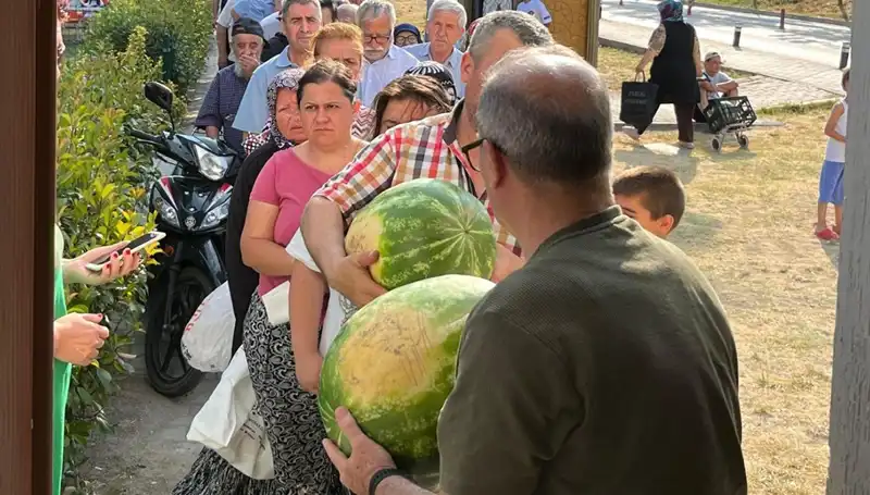 Tarımda Beklenmeyen Kriz: Hasat Tarlada Kaldı, Ürünler Bedava Dağıtıldı!