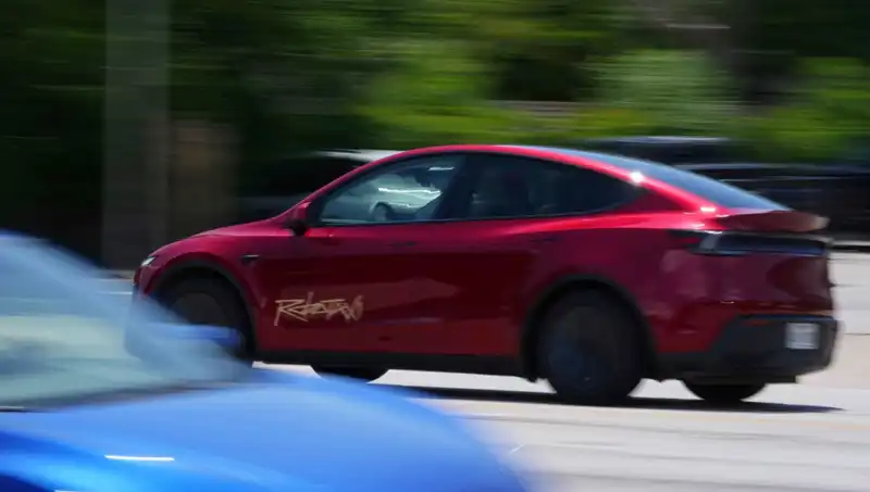 Tesla'nın Robotaxi Deneyimi: Musk'ın İddiaları Yıkıldı mı?
