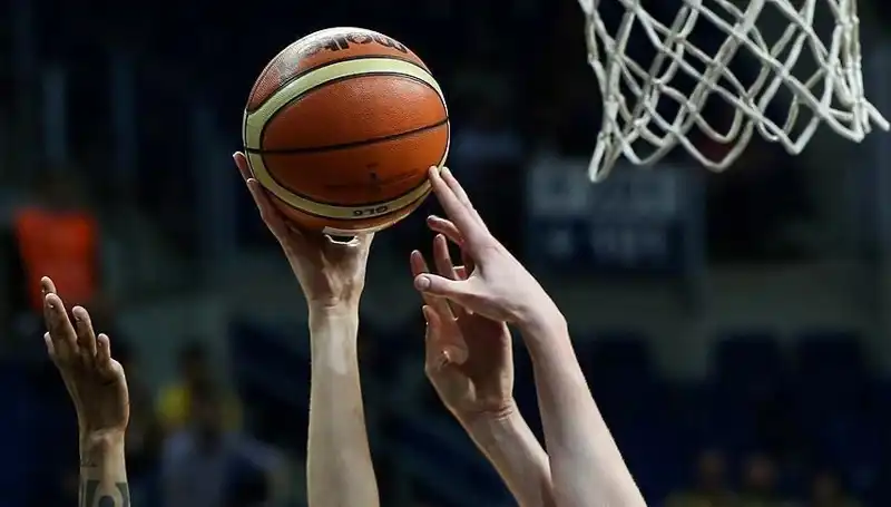 Fenerbahçe ile Beşiktaş Arasındaki Kadın Basketbol Yarı Final Serisi Heyecanı