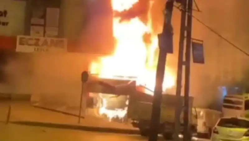 Başakşehir’de İş Merkezinde Çıkan Yangın Korkuttu, Detaylar Şok Etti