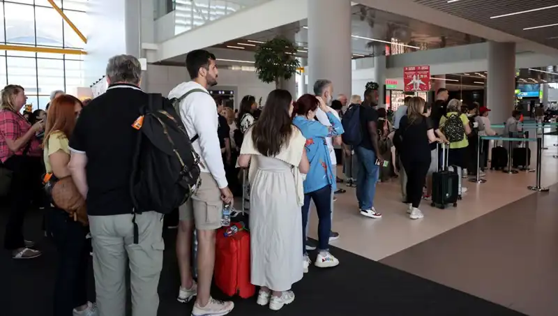 İstanbul Havalimanı’nda Bayram Yoğunluğu: 1.642 Uçuş Bir Arada!