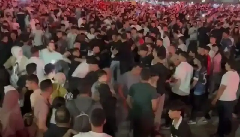 Konserde Bıçaklı Kavga: Üç Genç Yaralandı, Olayın Ardındaki Sebepler Neler?