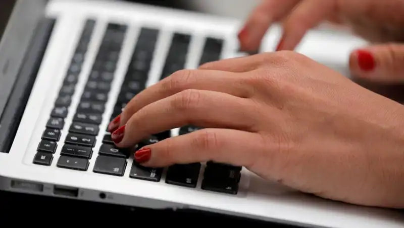 Laptop Mikrofonlarında Gizli Tehlike: Kapalıyken Dinlenebiliyorlar!