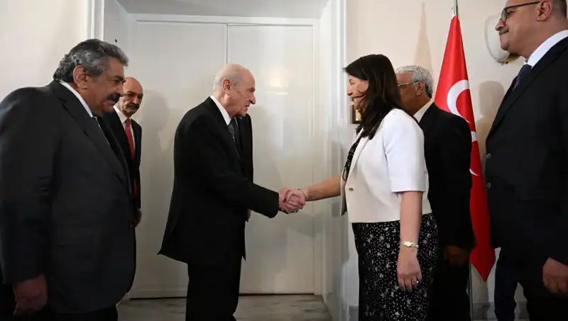 Bahçeli, DEM Parti Heyeti ile Görüşerek Siyasi Stratejileri Değerlendirdi