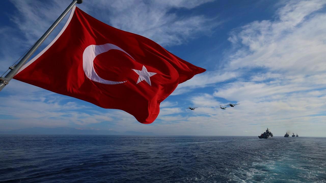 Türkler Avrupa'yı Geminin Yelkenini Fırlatıyor