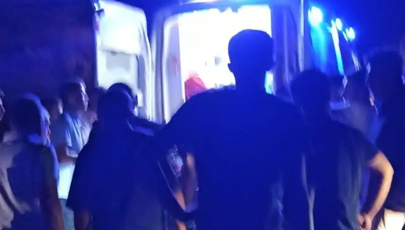 Otomobil Uçuruma Yuvarlandı: Sürücü Korkunç Kazayı Yaralı Atlattı
