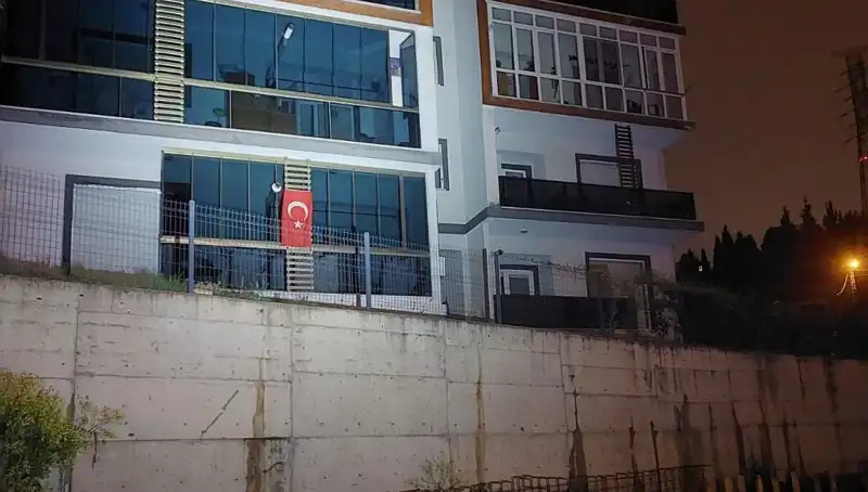 Sakarya'da 4 Katlı Apartman Gizemli Nedenlerle Tahliye Edildi!