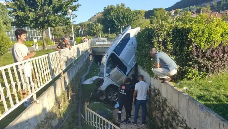 Muğla'da Direksiyon Kırma Sevdası, Kaza ile Sonuçlandı!