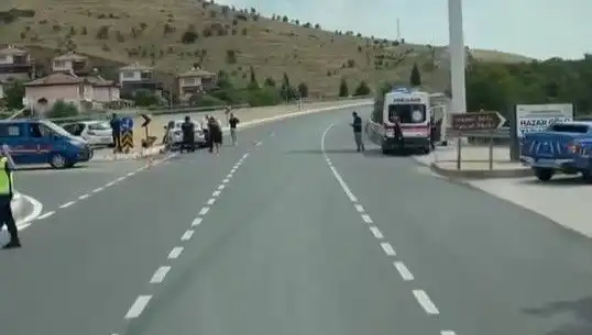 Elazığ'da Korkutan Kaza: İki Otomobil Çarpıştı, Yaralılar Hastaneye Kaldırıldı!