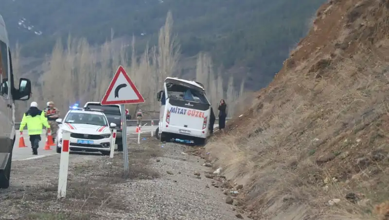 Oltu'da İşçi Servisi Kazası: Yaralılar ve Hayati Tehlike Riski