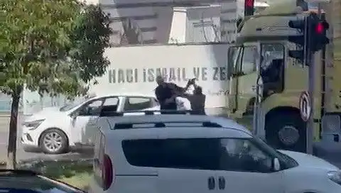 İstanbul Trafiğinde Çekiçli Dehşet: Nereden Geldi Bu Olay?