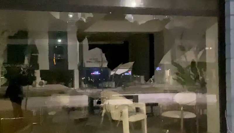 Mobilya Mağazasına Şok Taşlı Saldırı: Olayın Ardındaki Gerçekler