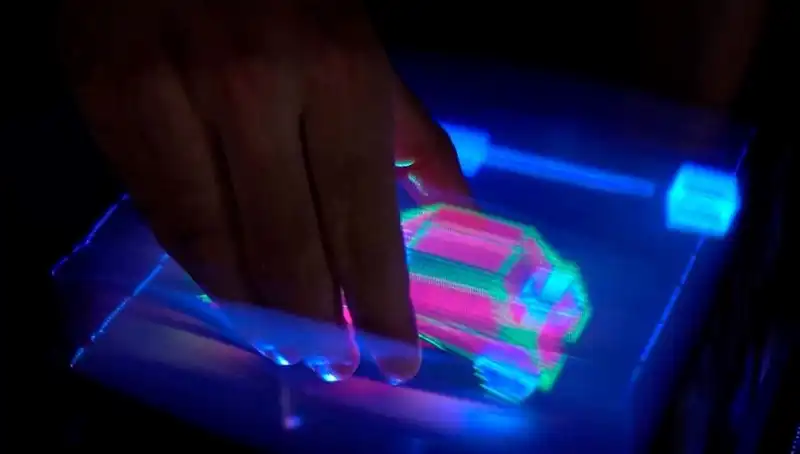 Dünyanın İlk Etkileşimli 3D Hologramı: Geleceğin Teknolojisi Artık Böyle Görünüyor!