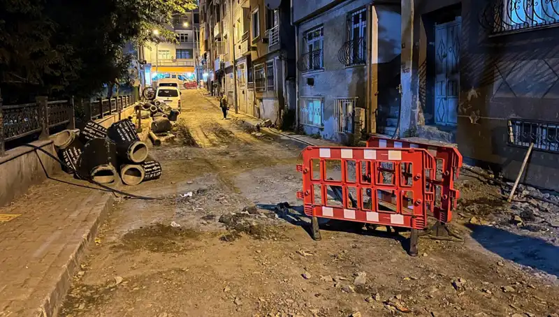 Bayrampaşa’da Altyapı Çalışmalarında Şok: Rögar Kapağı Patladı!