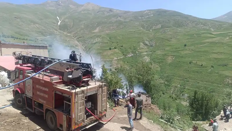 Van'da Trajik Yangın: Küçük Bir Çocuğun Hayatı Kayıp
