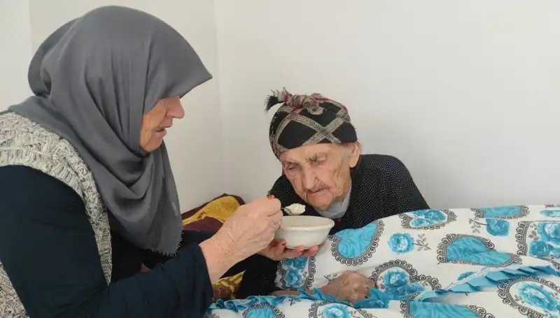 102 Yaşındaki Kezik Nine'nin Uzun Yaşamının Sırrı: Hangi Besin?
