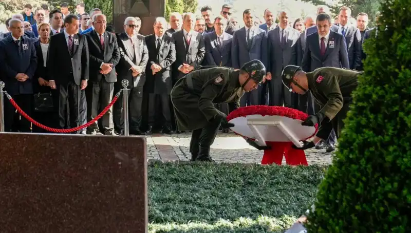 Turgut Özal, 8. Cumhurbaşkanı Mezarı Başında Anıldı: Neler Yaşandı?