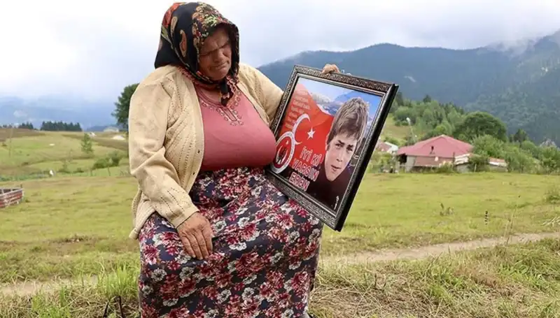 Eren Bülbül’ün Annesinin Bayramını DEM Parti Unutmadı: Özel Bir Kutlama Yapıldı