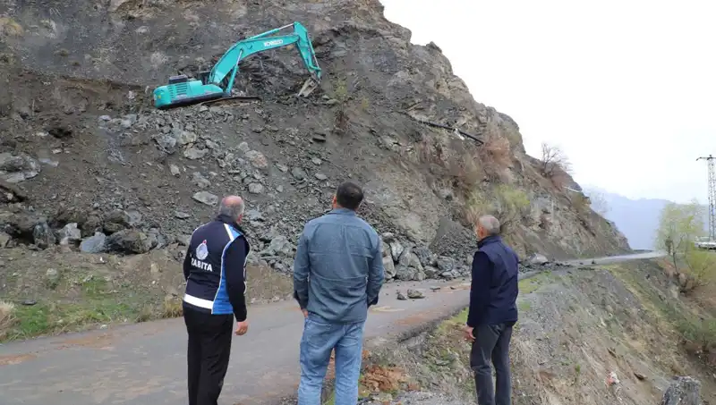 Hakkari'de Kaya Düşmelerine Karşı Alınacak Önlemler Seçenekleri Aranıyor