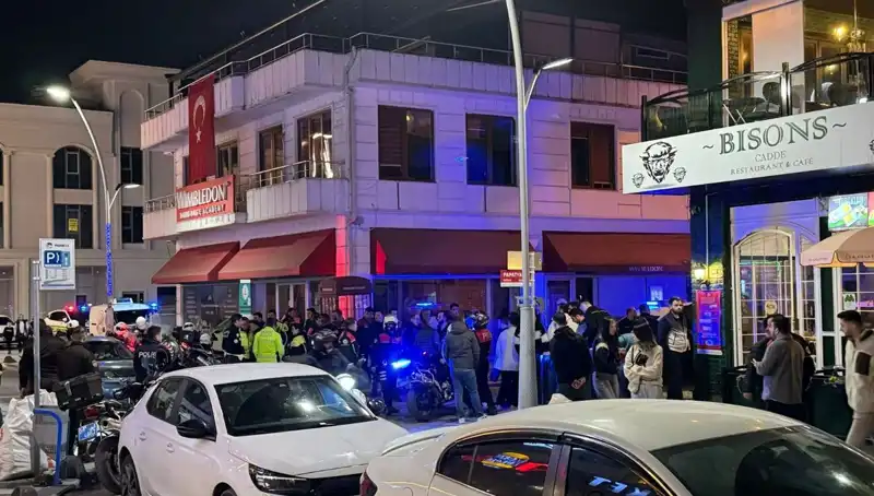 Kafenin Önünde Korkunç Olay: Havaya Ateş Açan Şahıs, Mülk Sahibini Bıçakladı!