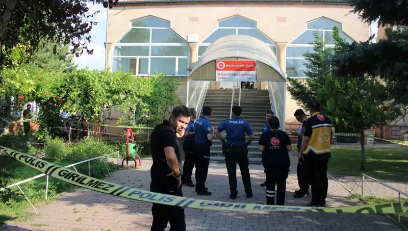 Husumetli, Namaz Kılarken Hedef Aldı: Cani Cinayeti Etrafta Şok Yarattı!
