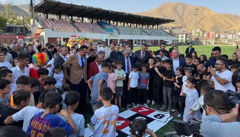 Hakkari'de Bir Anadolu Şenliği Coşkusu Tüm Şehri Sardı!