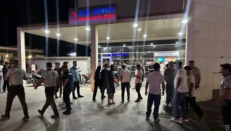 Acil Servis Önunde Şoke Eden Kavga: Tekme Tokat Gündeme Oturdu
