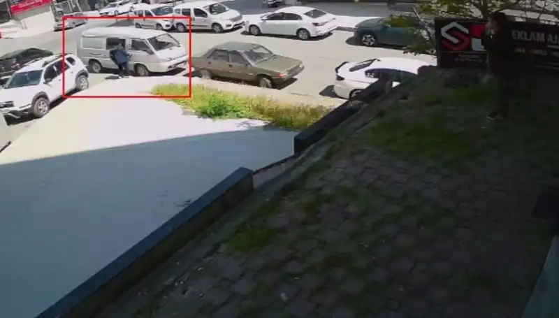 Aracını Çalma Girişiminde Bulunan Hırsız Suçüstü Yakalandı!