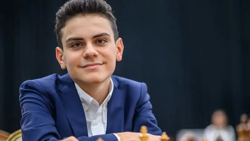 17 Yaşındaki Genç Yıldız, Dünya Şampiyonunu Yendi, Tarihe Geçti!