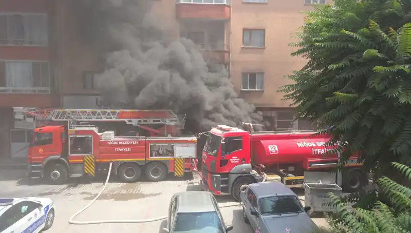 Niğde'deki Beyaz Eşya Deposunda Yangın: Neler Oldu?