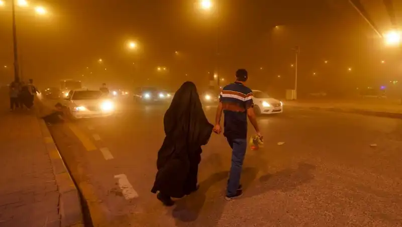 Irak'ta Kum Fırtınası Alarmları: Havalimanları Kapandı, Hastaneler Doldu!